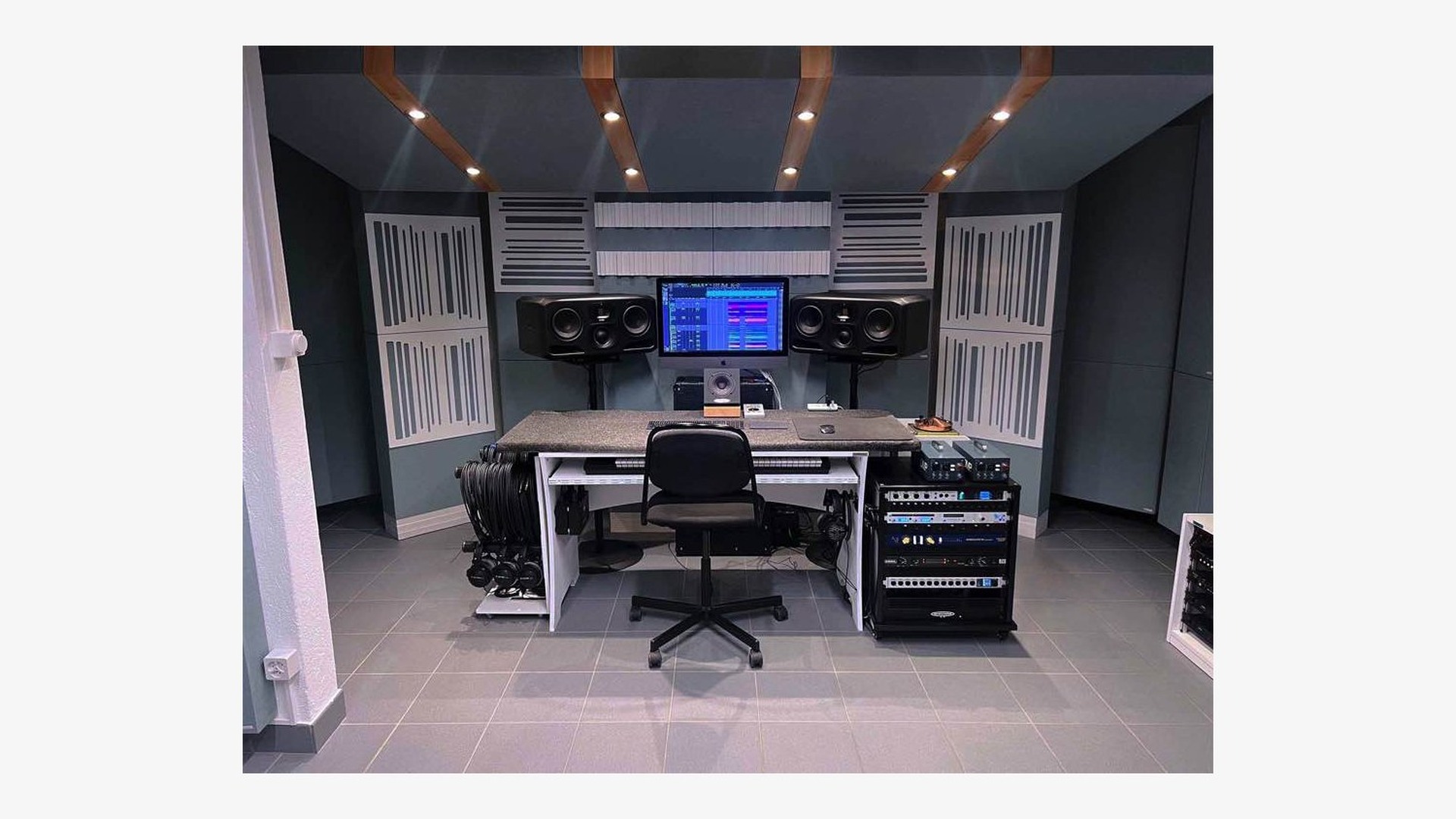 Grand visuel du studio Régie Voix Canal